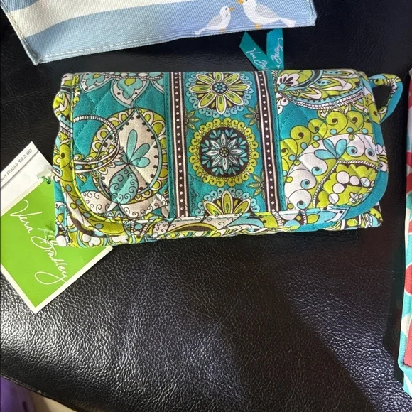 NWT- Vera Bradley - Picture 1 of 1
